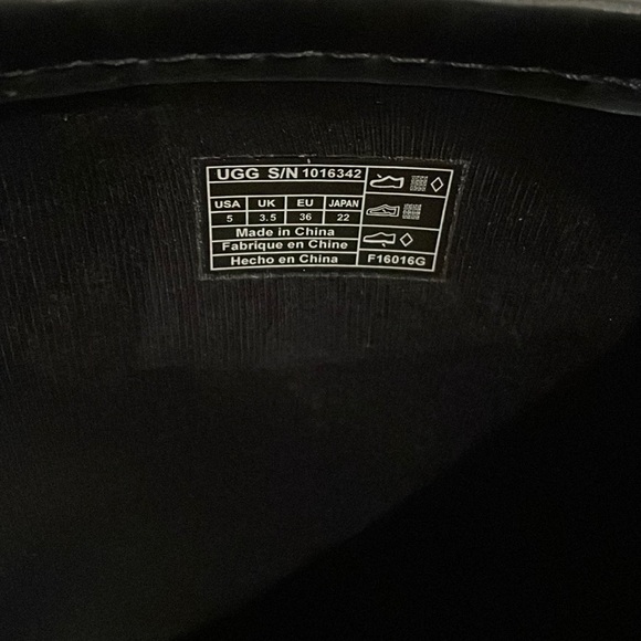 Ugg Rainboots - size 5 - Picture 5 of 7